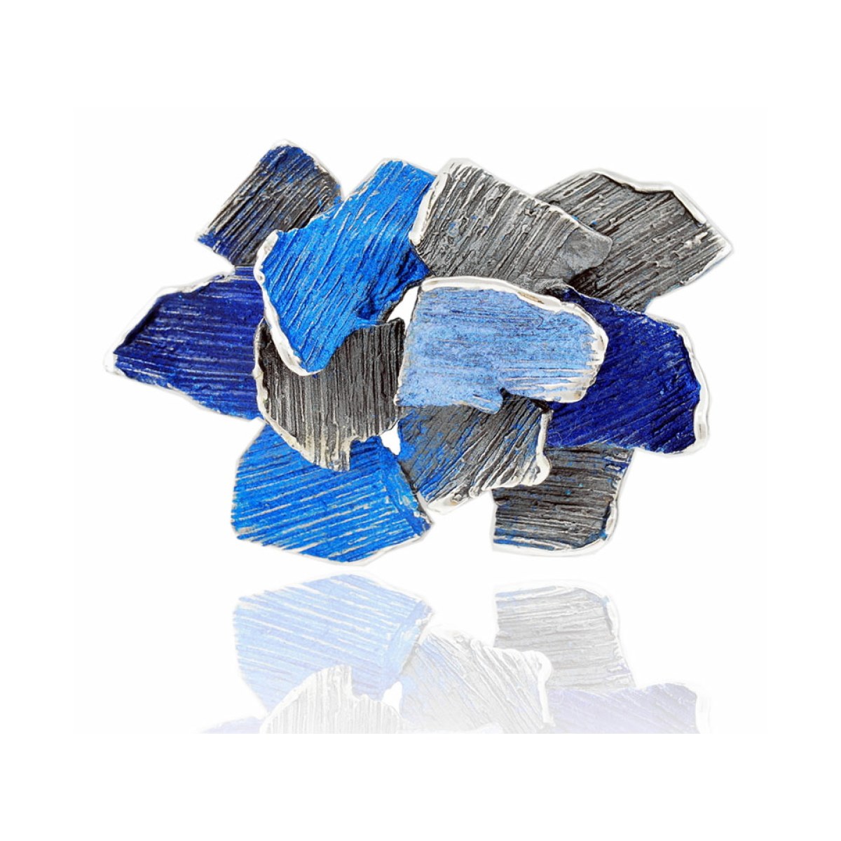 Big electric-blue Summum pendant van Arior Barcelona