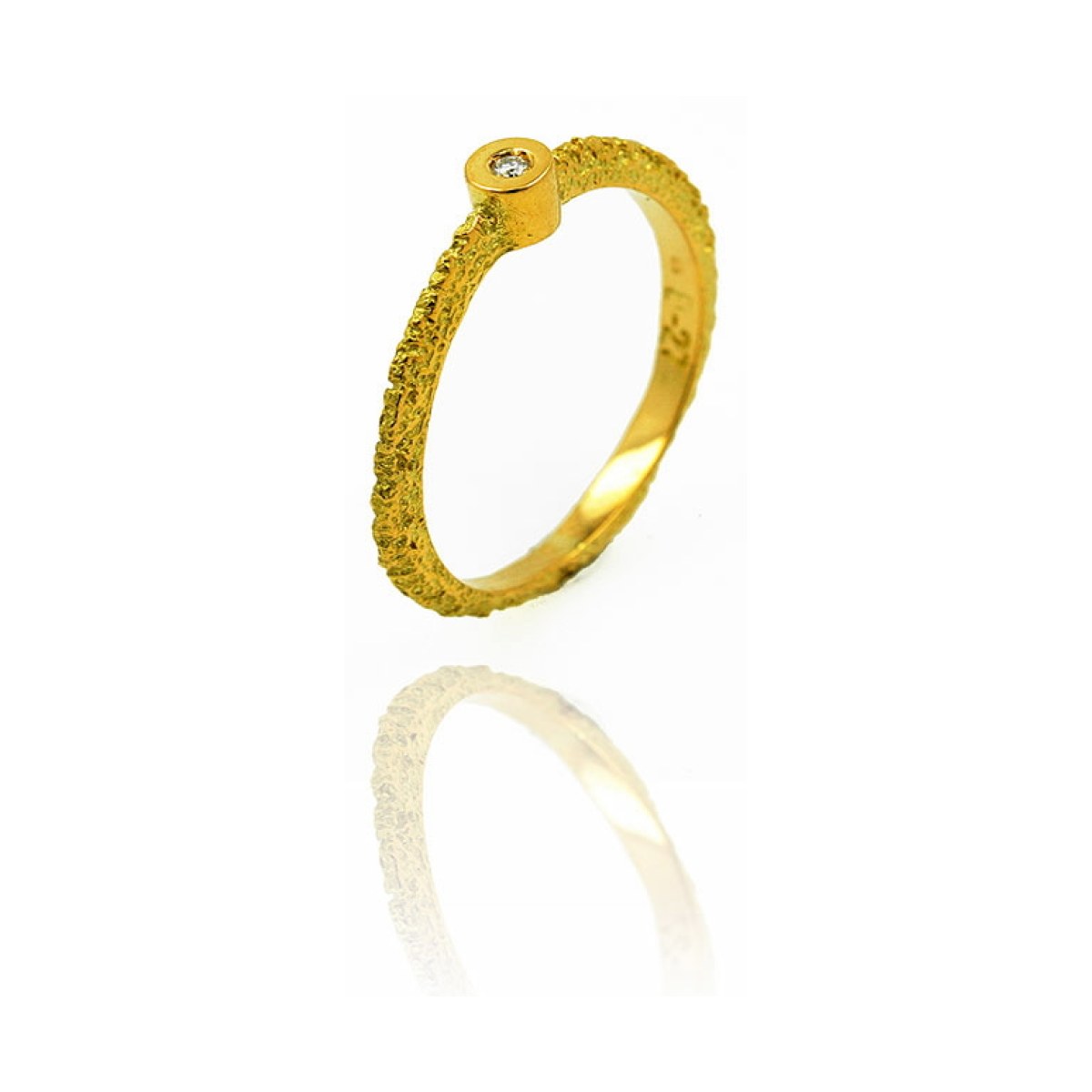Textured Gold Ring Kora van Arior Barcelona