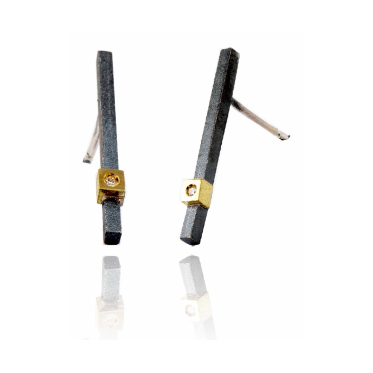 Pendientes Kora liso Q pequeño van Arior Barcelona