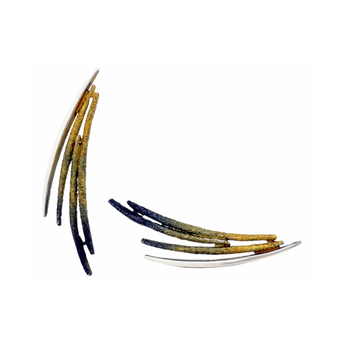 Dynamic Lichen green big earring van Arior Barcelona