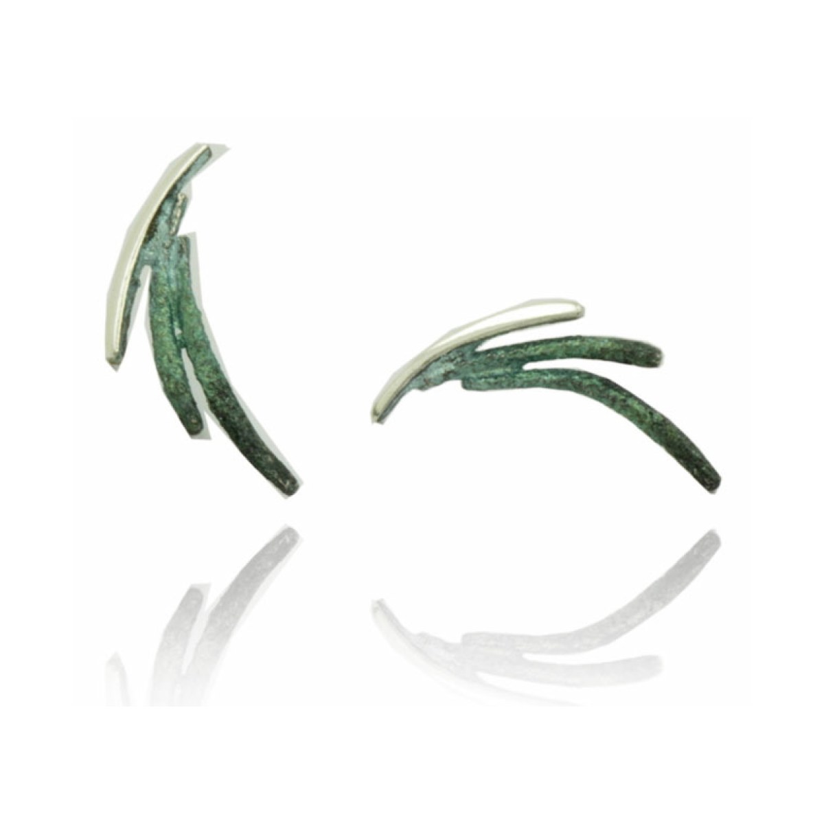 Dynamic Emerald green little earring van Arior Barcelona