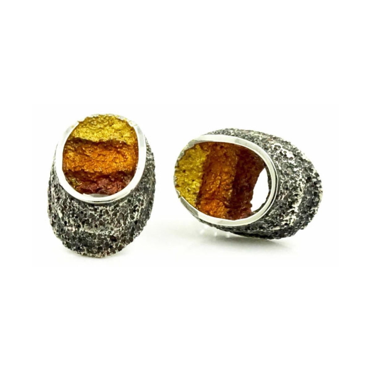 Sinera medium ochre earrings van Arior Barcelona