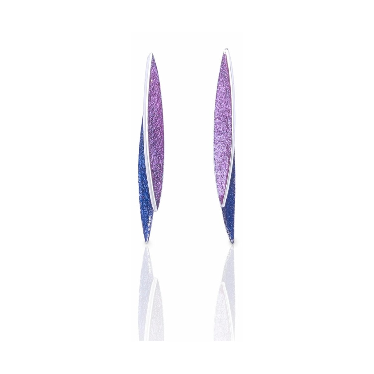 Lara lila medium earring van Arior Barcelona