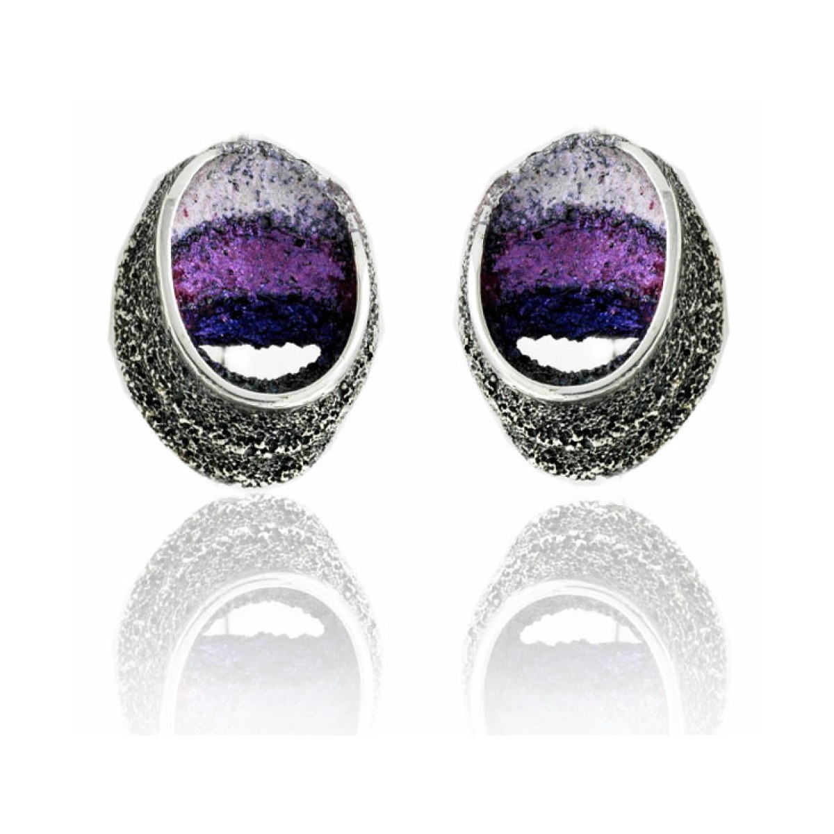 Violet Sinera big earrings van Arior Barcelona