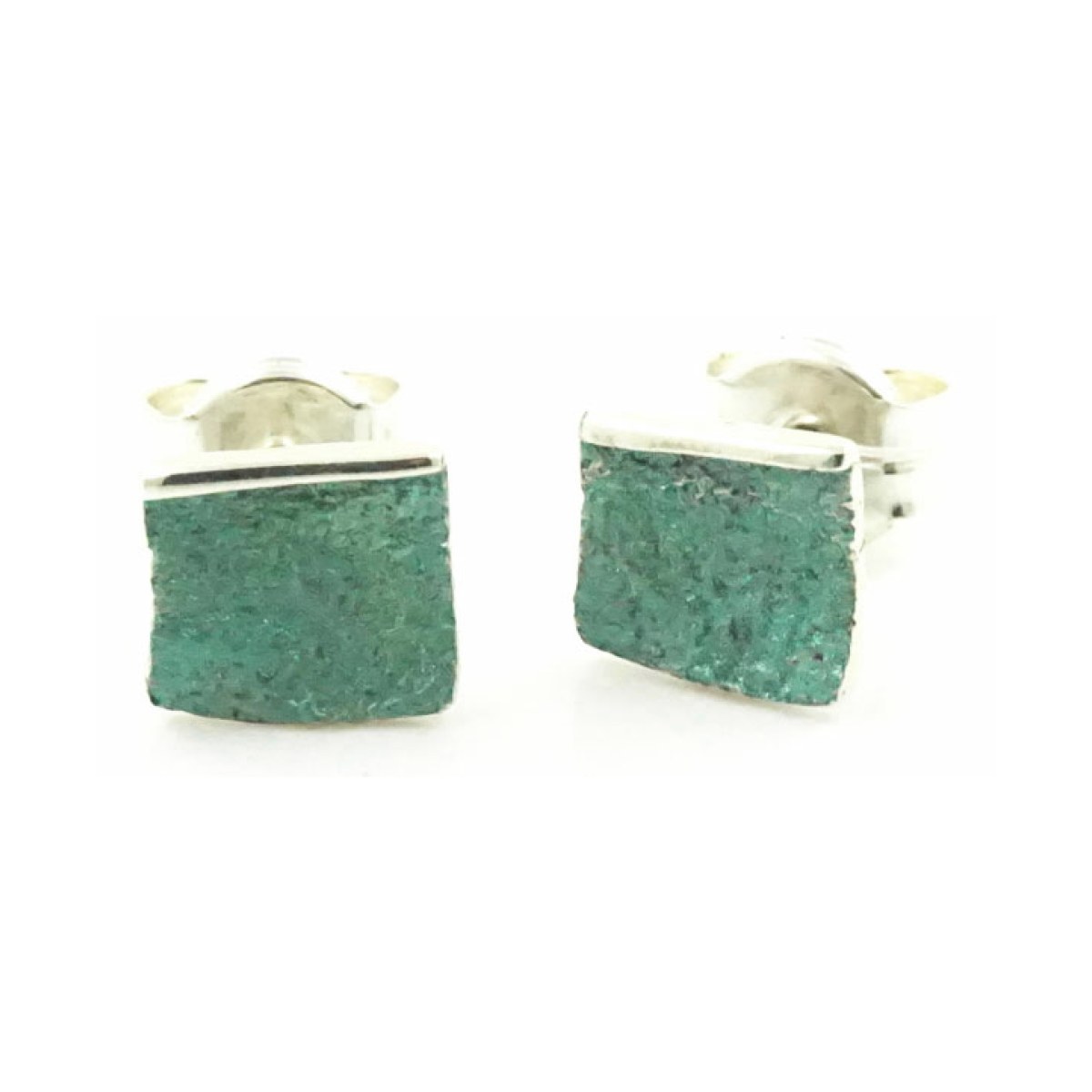 Kiros small emerald green earring van Arior Barcelona