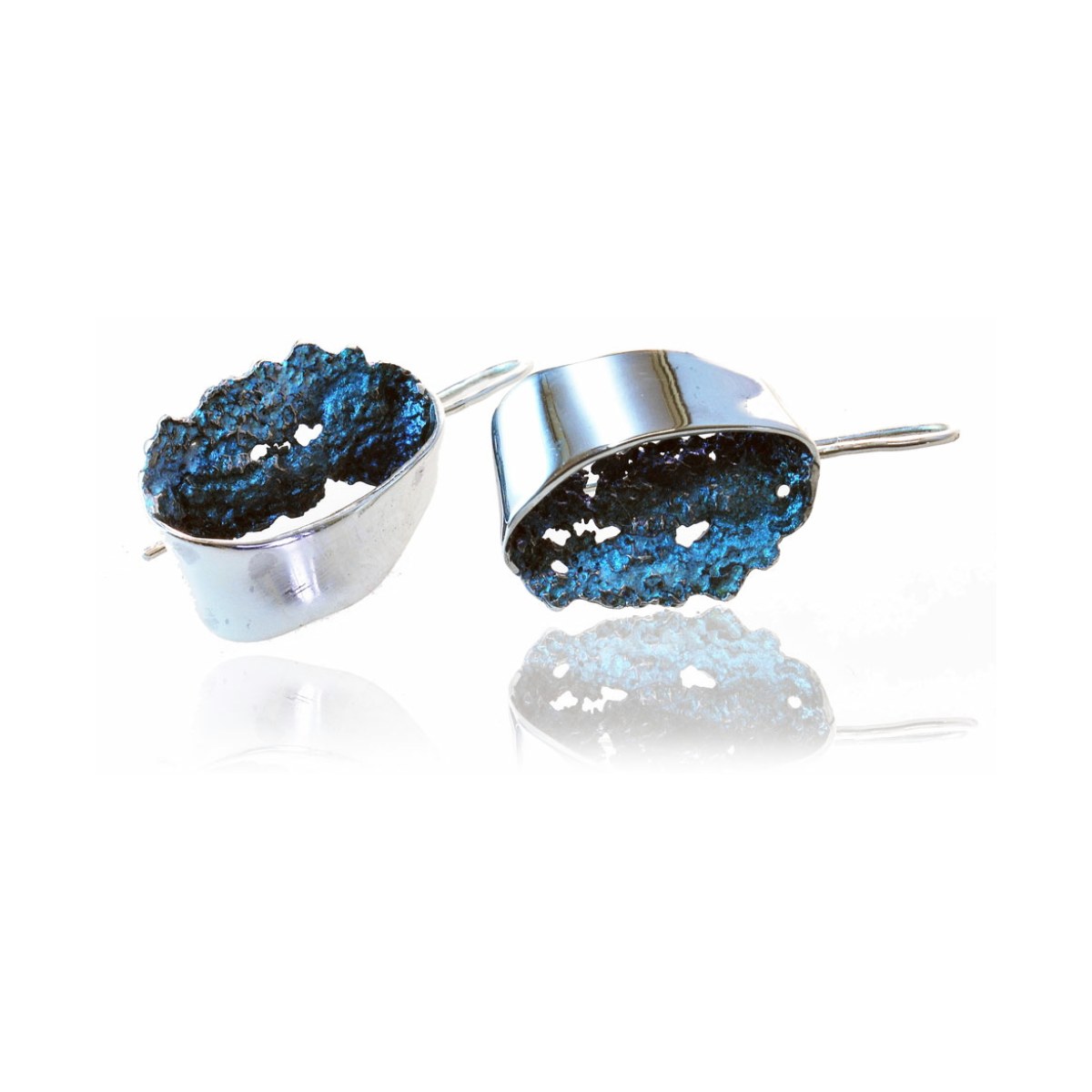 Formentera-blue Gala big earrings van Arior Barcelona