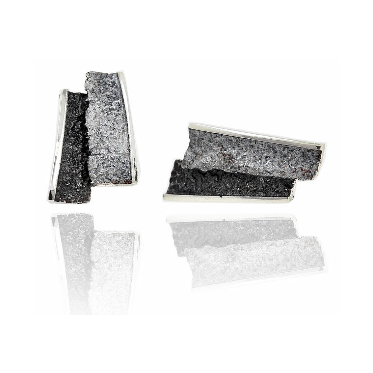 Small grey Troia earrings van Arior Barcelona