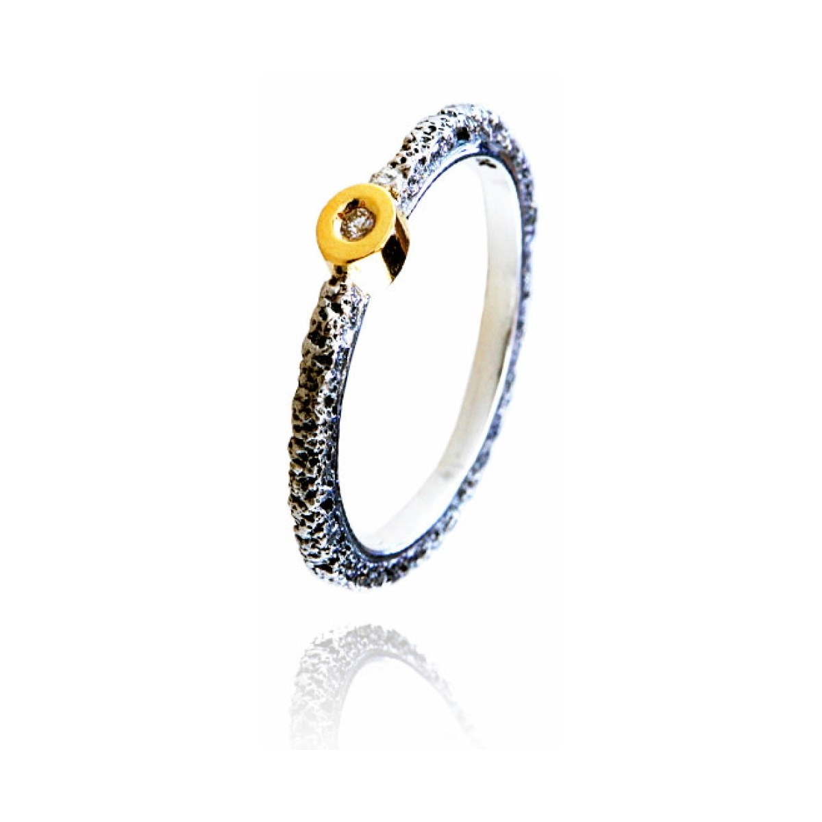 Kora medium round ring van Arior Barcelona