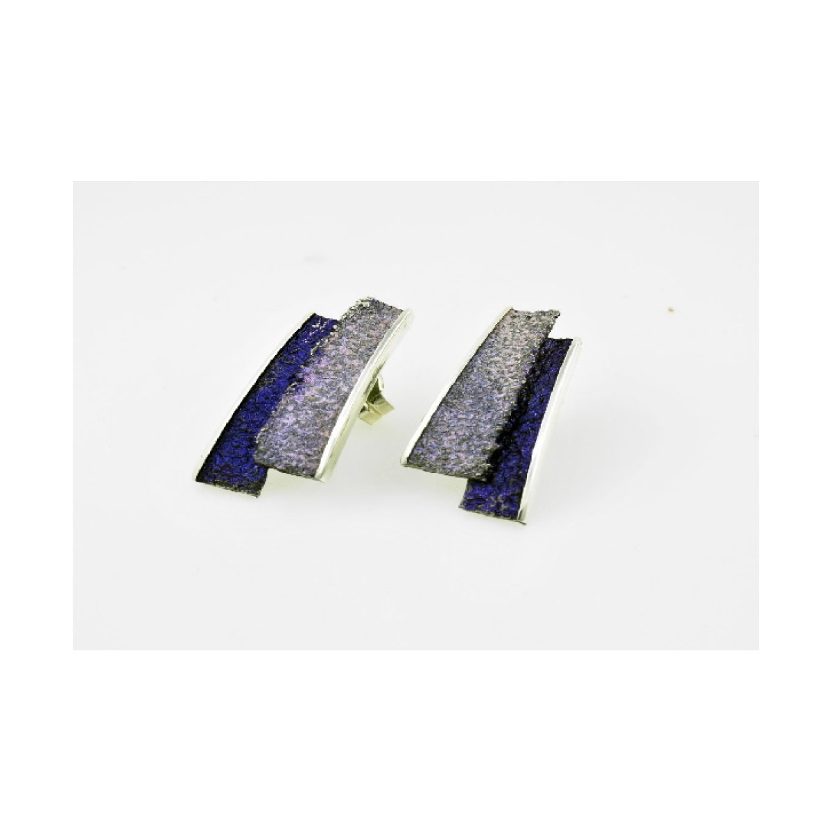 Medium violet Troia earrings van Arior Barcelona