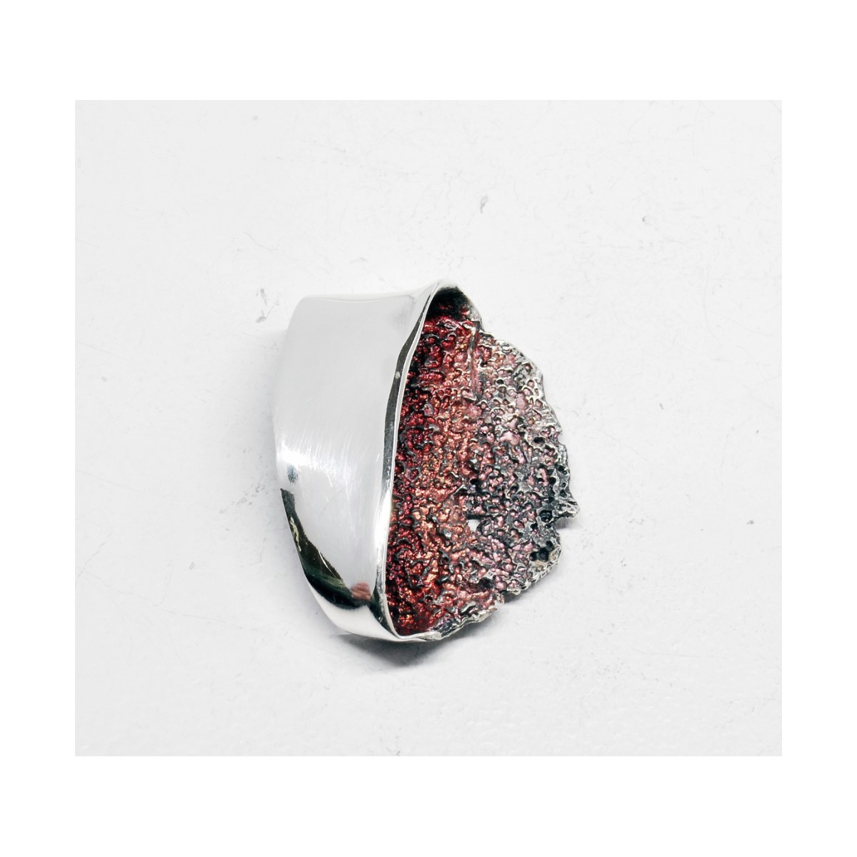Small red Gala pendant van Arior Barcelona