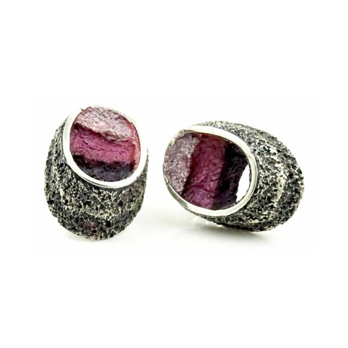 Sinera medium purple earrings van Arior Barcelona