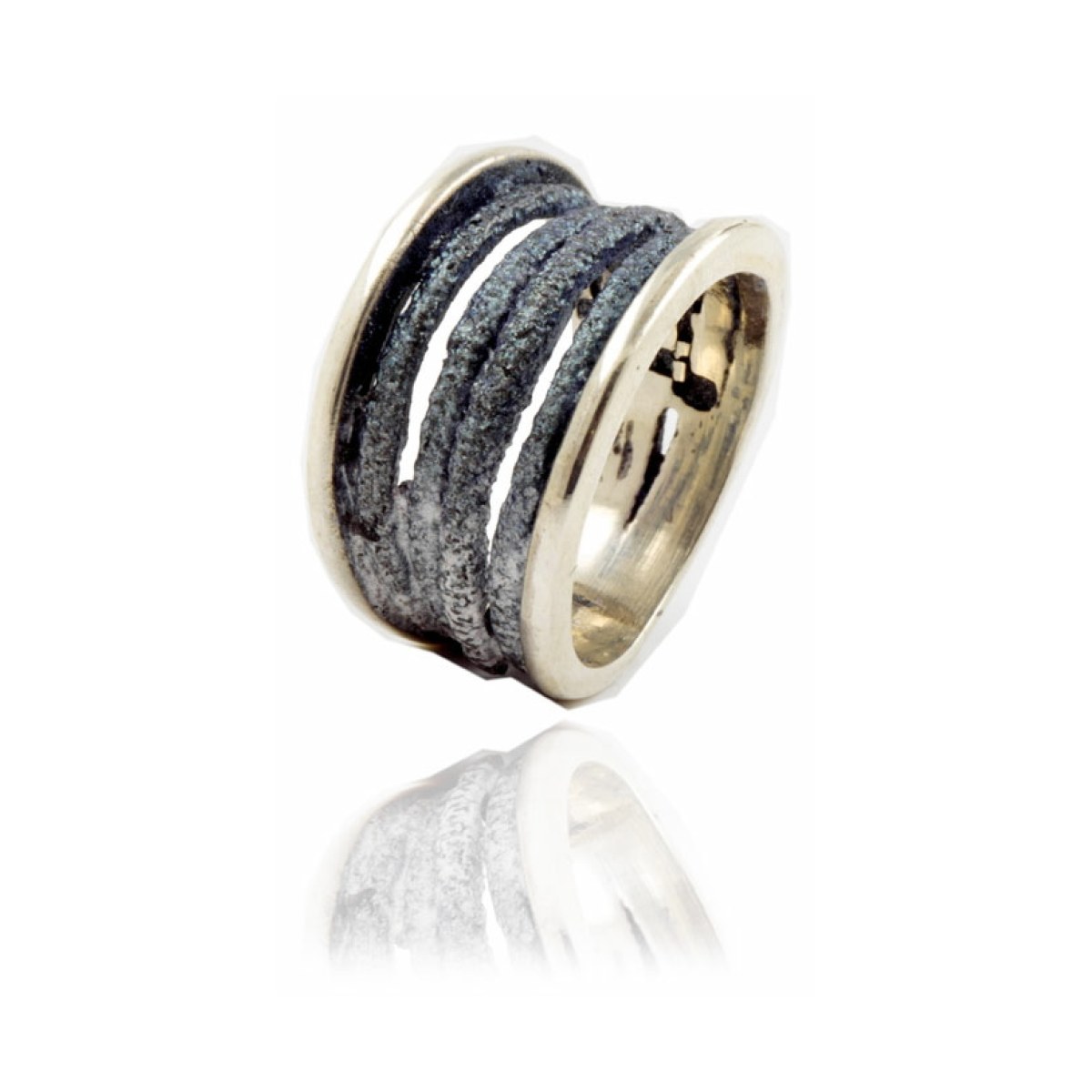Dynamic grey big ring van Arior Barcelona