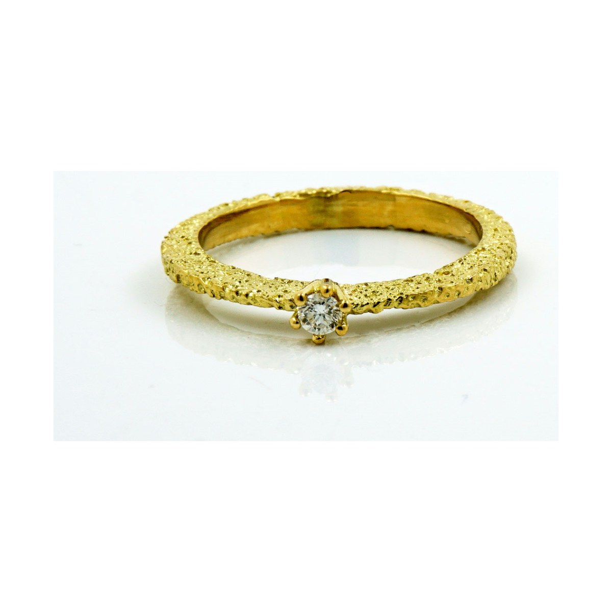 Nil texture gold ring van Arior Barcelona
