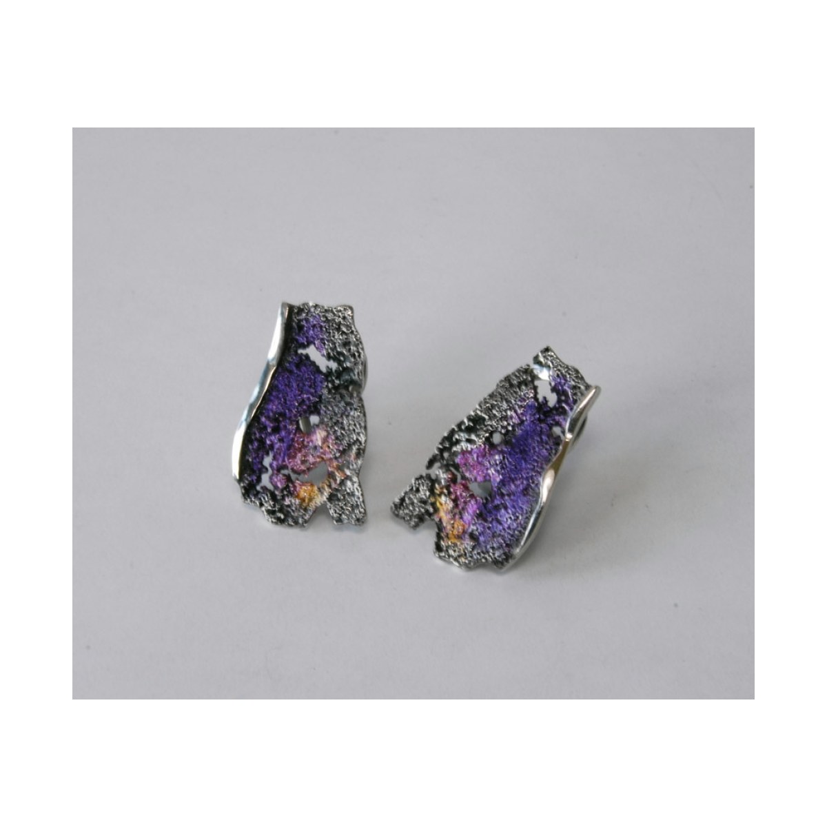 Big 1 piece violet Intenzza earrings van Arior Barcelona