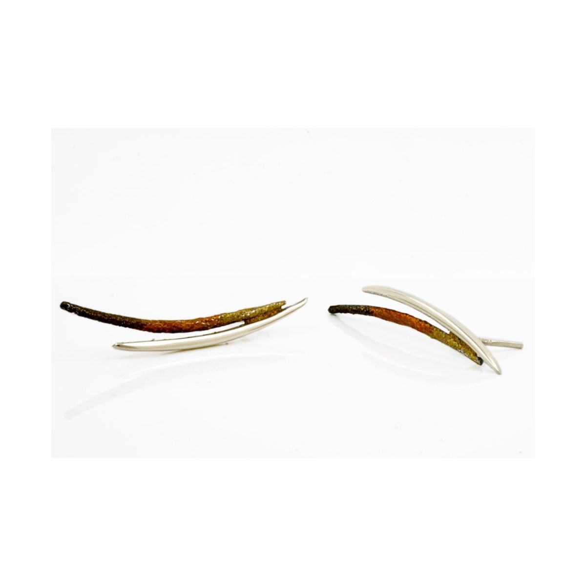 Dynamic ochre medium earring van Arior Barcelona