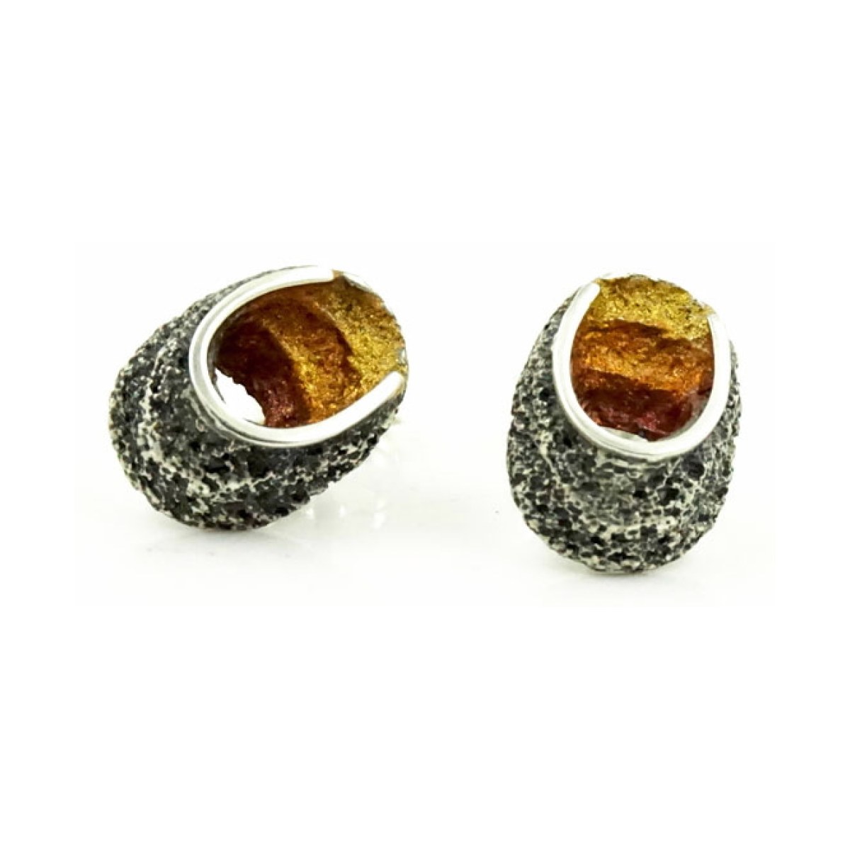 Sinera small ochre earrings van Arior Barcelona